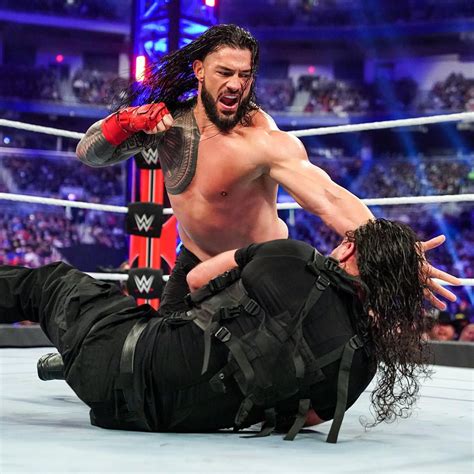 Roman Reigns Vs Seth Freakin Rollins Universal Title Match Photos Wwe Seth Freakin