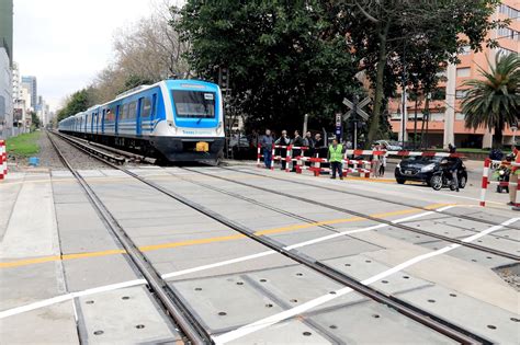 Mis D As En La V A L Nea Mitre Se Renov El Paso A Nivel De La Calle