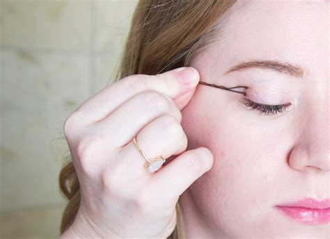 Bobby Pin Cat Eyeliner Hack The Daily Dish