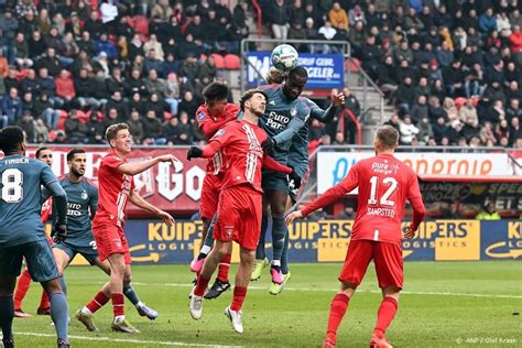 Koploper Feyenoord Loopt Niet Verder Uit Na Gelijkspel Bij Twente