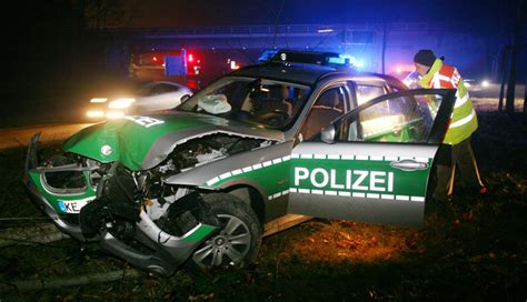 Neu Ulm Polizeifahrzeug Verungl Ckt Auf Einsatzfahrt New Facts Eu