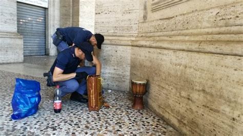 Roma Rissa Tra Clochard In Piazza Repubblica Morto Un 30enne La