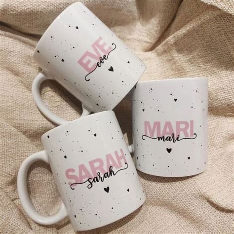 Caneca Personalizada Inicial E Seu Nome De Porcelana No Fundo