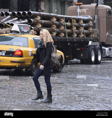 Anna Paquin Catching A Cab Featuring Anna Paquin Where Manhattan New