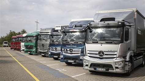 Daimler Truck gets prepared for stock market listing in December