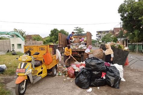 Mataram Kurangi Volume Sampah Masuk Tpa Hingga Ton Per Hari Antara