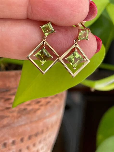 14K Gold Peridot Dangle Earrings VINTAGE Drops Gem