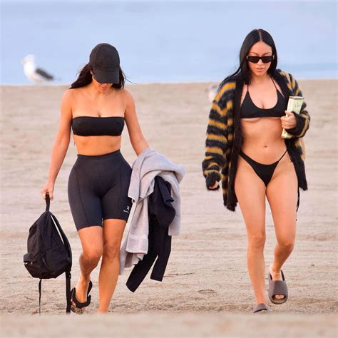 Kim Kardashian Presumi Sus Curvas En Un Bikini Durante Un Paseo Por Malib Infobae