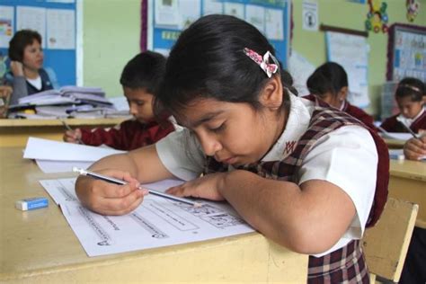 Escolares peruanos entre los mejores de AmÃrica Latina en lectura y matemÃtica