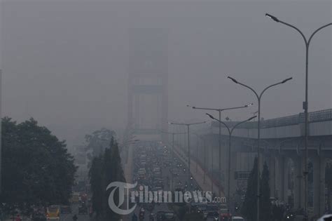 Asap Karhutla Makin Tebal Di Kota Palembang Foto