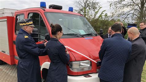 Profesjonaliści wspierają ochotników Lekki wóz strażacki trafił do OSP