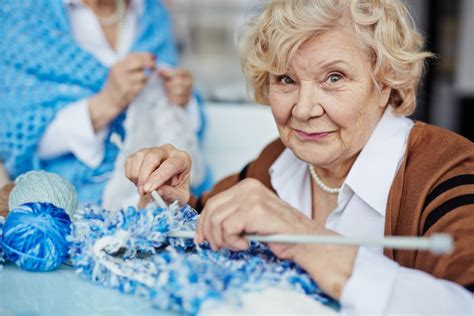 Découvrez le gang des mamies tricoteuses Magazine Avantages