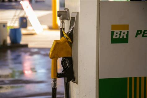 Petrobras Reduz Pre O Da Gasolina Para Distribuidoras Em R Por Litro