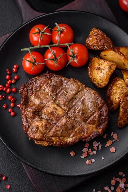 D Licieux Steak De Porc Ou De Boeuf Juteux Grill Avec Des Pices Et