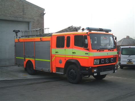 Mercedes 1124 Wiltshire Fire Brigade Seen In Trowbridge Flickr