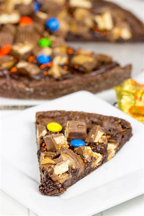 Brownie Pizza Chocolate Brownie Topped With Your Favorite Candy Bars