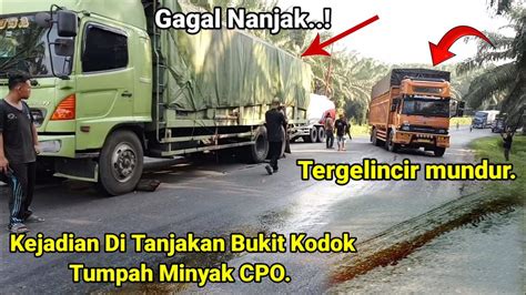 Truck Fuso Tergelincir Mundur Dari Tanjakan Truck Gagal Menanjak