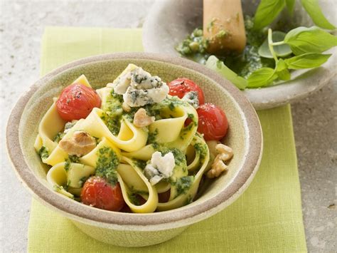 Nudeln Mit Walnuss Pesto Und Blauschimmelk Se Rezept Eat Smarter