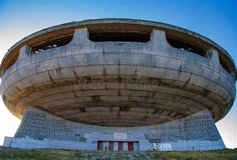 La Casa Monumental Del Partido Comunista B Lgaro En El Pico Buzludzha