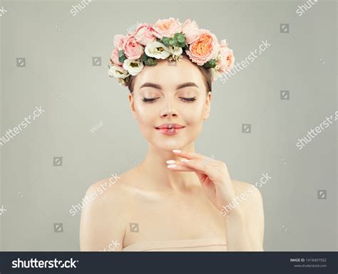 Portrait Perfect Young Woman Flowers Crown Foto Stock 1418407592