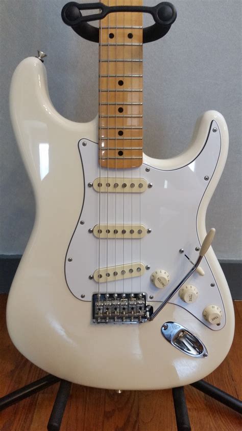 Jimi Hendrix Stratocaster Fender Audiofanzine