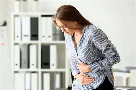 एंडोमेट्रिओसिस के लक्षण कारण इलाज दवा उपचार और बचाव Endometriosis