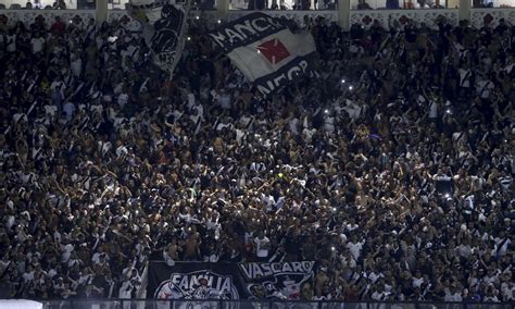 São Januário lotado Vasco enfrenta o Goiás pela Copa do Brasil