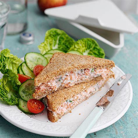 Sándwich de salmón ahumado y manzana