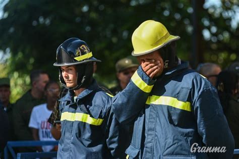 En Vivo Realizan Honras F Nebres A Los Ca Dos En El Cumplimiento Del