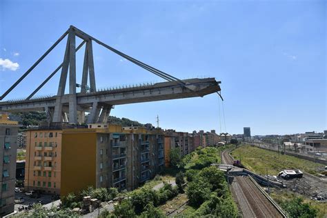 Genua in Italien Der Einsturz der Morandi Brücke in Bildern DER SPIEGEL