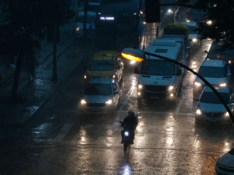 Forte Chuva Faz Cidade Do Rio Entrar Em Estágio De Atenção Agência Brasil