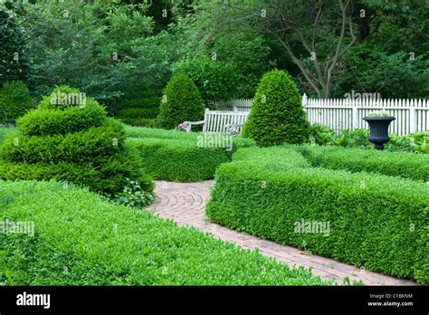 English Garden Hedge Hi Res Stock Photography And Images Alamy