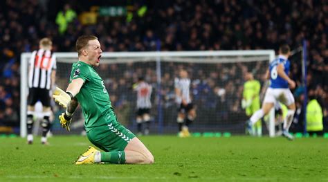 Everton Out Of Bottom Three After 3 0 Win Over Newcastle Reuters