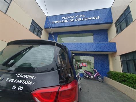 Jornal Correio Ap S Tombar Caminh O De Cerveja Saqueado Populares