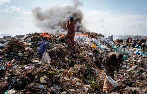 Monta As De Basura De Ropa Usada Terminan En Frica Contaminando Los