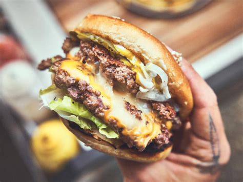 smashed cheeseburger mit chester burnhard