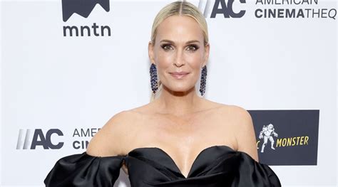 Look Molly Sims Brings The Heat Sizzles In Bikini In Snowy Utah Silifestyle