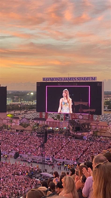 Taylor Swift Eras Tour Tampa Friday Raymond James Stadium Raymond