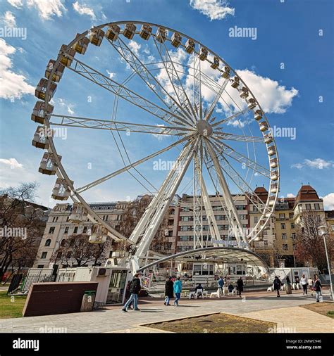 Budapest Eye Ferris Wheel Elisabeth Square Erzsebet Ter V District