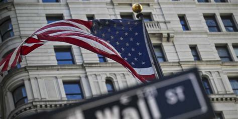 Wall Street predicts a 10% stock rebound by the end of 2025. Why ...