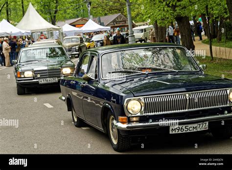 Wolga gaz 24 Fotos und Bildmaterial in hoher Auflösung Alamy