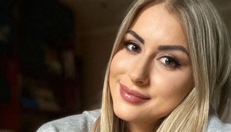 Wicemistrzyni Polski i świata w bikini fitness Piękna sportsmenka rozgrzewa nawet w chłodne dni