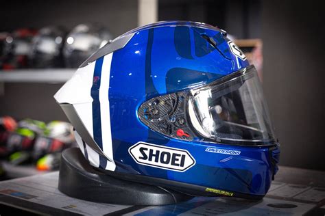 หมวกกันน็อค Shoei รุ่น X 15 หมวกกันน็อค ถุงมือ เสื้อการ์ด รองเท้า และ