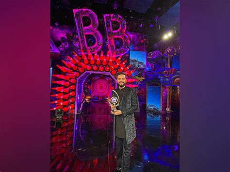 Bigg Boss Ott Season 2 Finale Elvish Yadav Lifts Trophy Beats