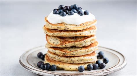 Zitronen Mohn Pancakes Mit Joghurt Und Heidelbeeren