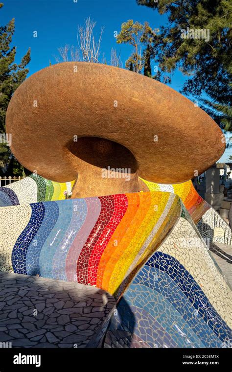 Mausoleo De Jos Alfredo Jim Nez En Forma De Sombrero Y Chal Mexicano