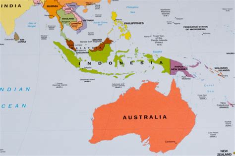 nama negara yang ada di benua australia - Hannah Jackson