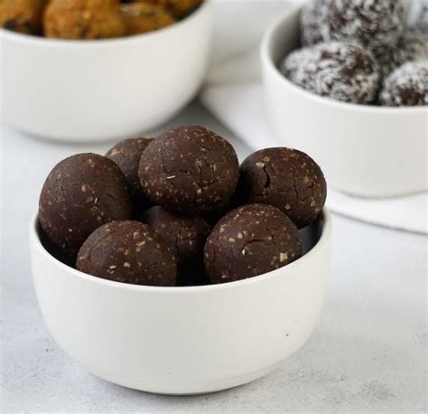 Trufas veganas proteicas sem glúten e sem fogão VEGAN COLORS