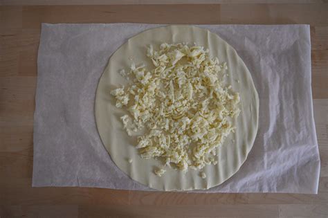 Triangoli Di Pasta Sfoglia Al Salmone E Provola Antipasto Perfetto Ripieno