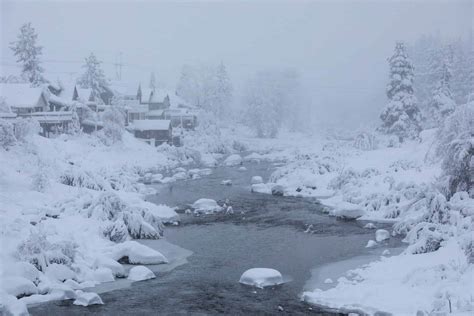 La più grande tempesta di neve di marzo nella storia della California